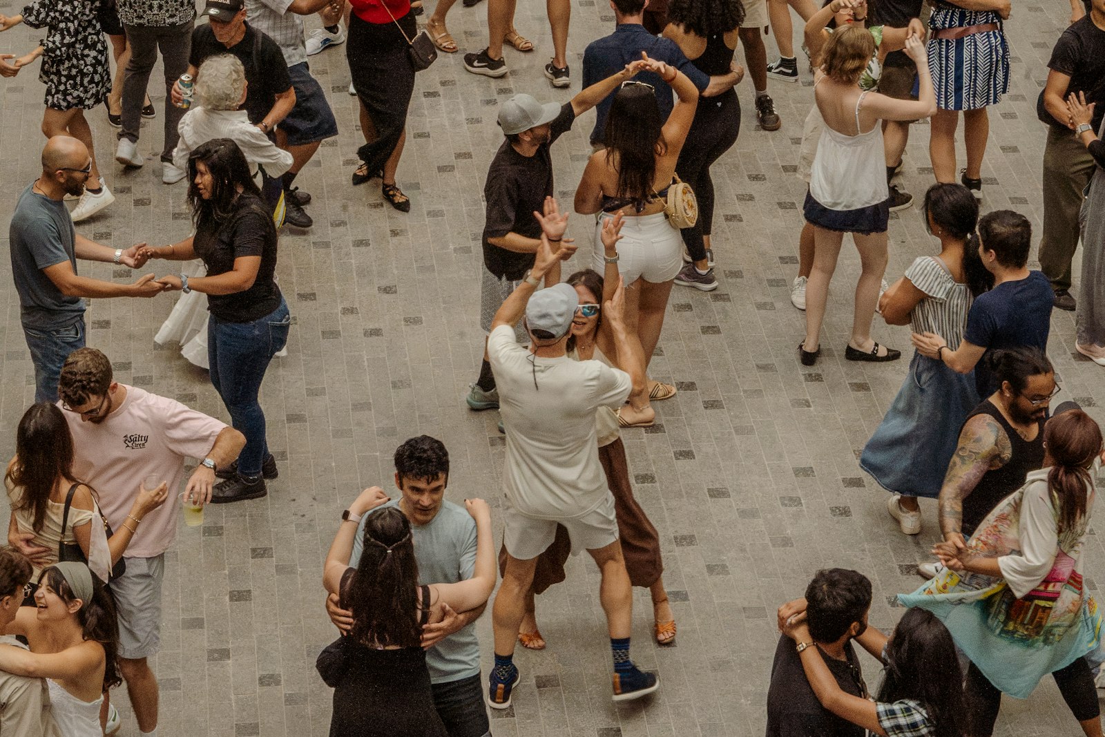Live Latin Show & Salsa Dancing at Mango's